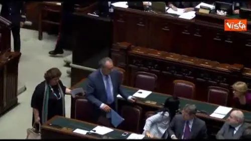 Renzi parla del semestre europeo: l'Aula è semi vuota