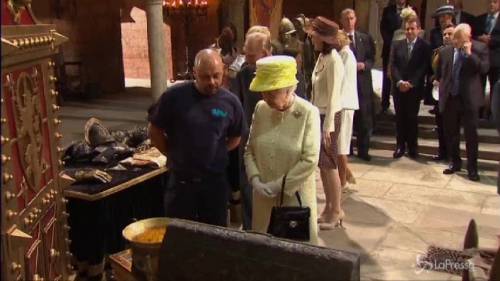 Elisabetta II sul set di "Games of Thrones": rifiuta il trono dei Sette regni