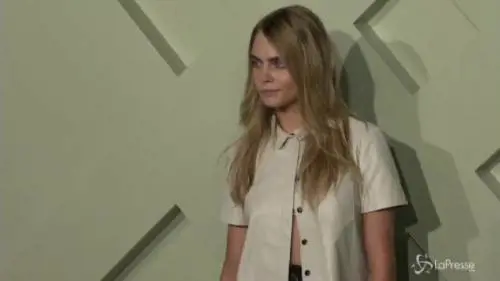 Cara Delenvigne: "Sono più a mio agio con le donne..."