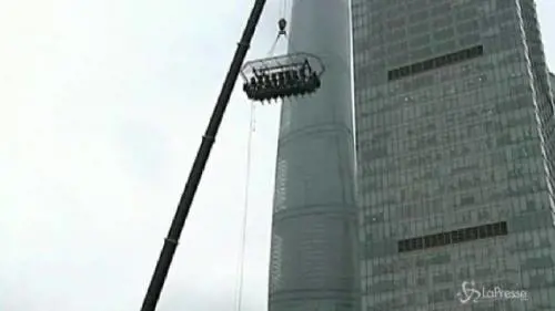 A Shanghai il primo ristorante sospeso nel vuoto