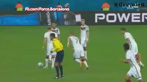 La caduta rovinosa di Müller prima della punizione