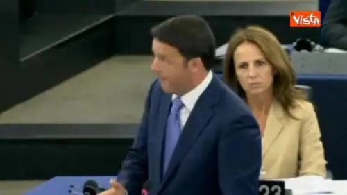 Renzi: "Voltate le spalle all'inno, ma non ai problemi"