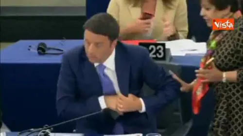 Il selfie dell'eurodeputata inglese con Renzi