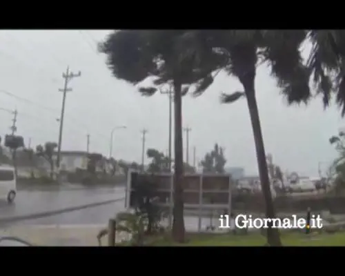 Il tifone Neoguri si abbatte sul Giappone