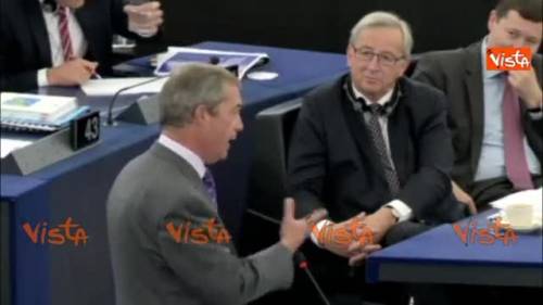 Farage contro Juncker: "Manovratore politico"