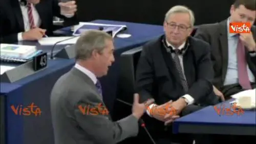 Farage contro Juncker: "Manovratore politico"