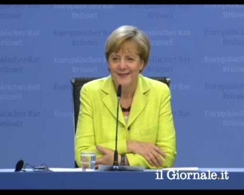 Giornalista canta "Happy Birthday" alla Merkel