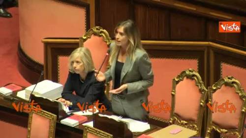 Riforme, urla e proteste dei grillini in Aula