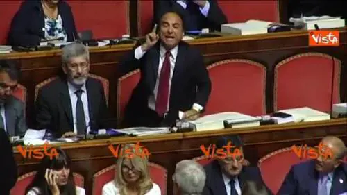 Scilipoti urla in Aula. Gasparri: "Sedatelo"