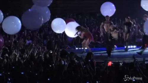 Jennifer Lopez festeggia 45 anni ballando tutta la notte
