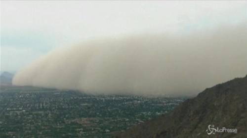 Massiccia tempesta di sabbia invade Phoenix