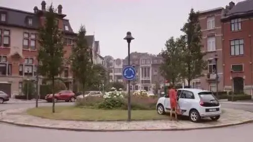 Pubblicità Twingo sessista: Renault la ritira dopo due ore