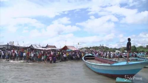 Traghetto si ribalta in Bangladesh