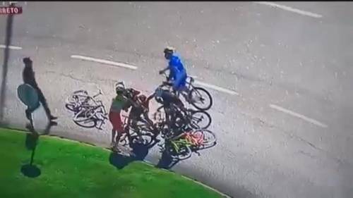 Rissa tra ciclisti al Tour del Portogallo