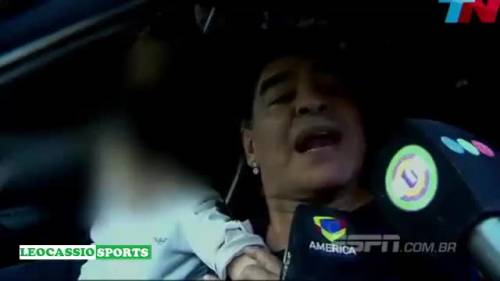 Maradona prende a schiaffoni un giornalista