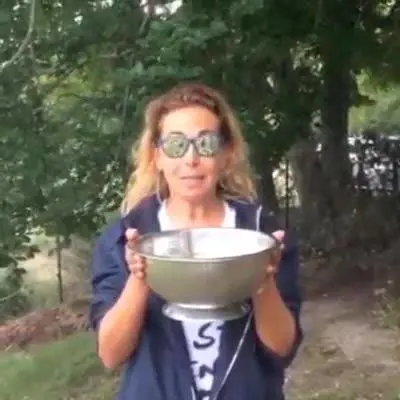 Ice Bucket Challenge, Barbara d'Urso nomina Travaglio