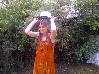 La Madia fa la doccia, ma è polemica: "Non ha capito il gioco"