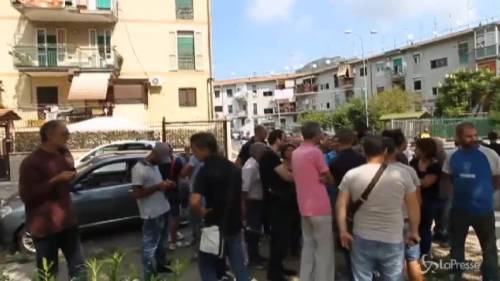 Napoli, non si ferma all'alt: carabiniere uccide 17enne