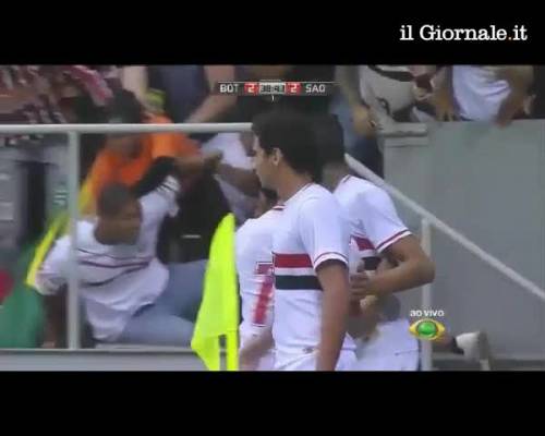 Segna il San Paolo, il tifoso esulta troppo e ci rimette la faccia