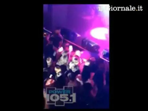 August Alsina sviene sul palco