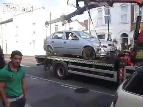 Così scampa dal carroattrezzi