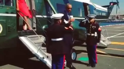 Saluto al cappuccino per Obama, indignazione dei militari