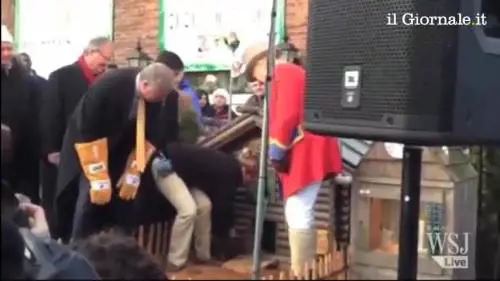 Il sindaco di New York fa cadere la mormotta