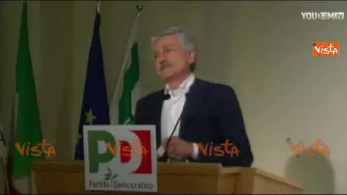D'Alema a Renzi: "Pensa a quelli che sanno le cose"