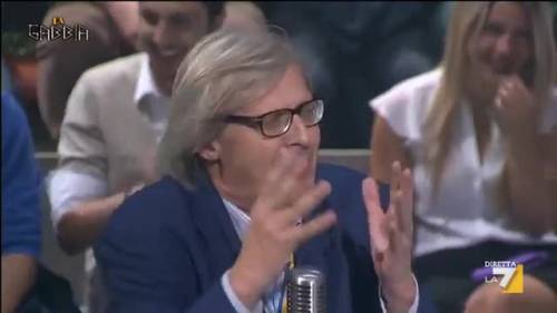 Sgarbi ai rapinatori: "Cornuti ridatemi l'iPhone, mille euro per riaverlo"