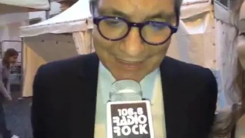 Vendola attacca Renzi cantando "Vengo anch'io, no tu no"