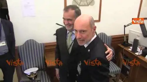Calderoli e la foto ricordo col comandante De Falco 
