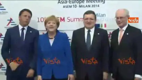 Renzi alla Merkel: "Siamo flessibili: buon giorno o buon pomeriggio, è uguale"