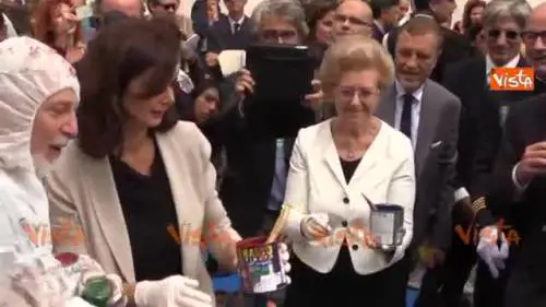 La Boldrini e un cuore per la "Crash Art"