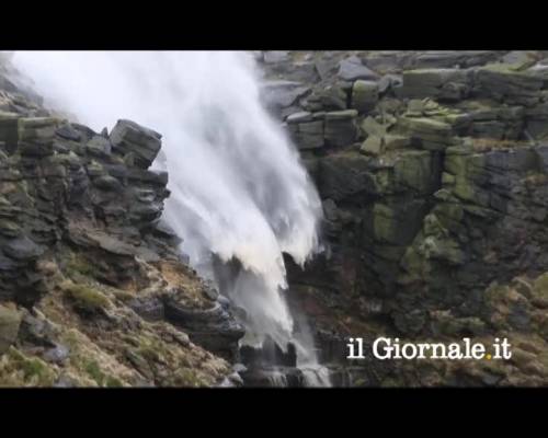 Le cascate che salgono invece di scendere