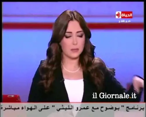 Conduttrice egiziana scoppia a piangere in diretta