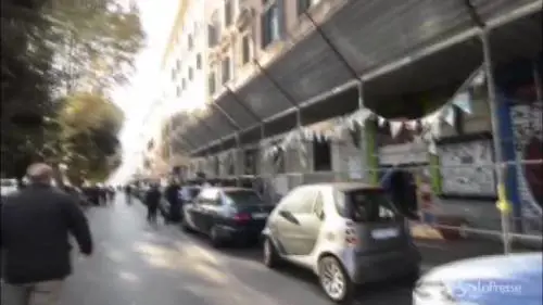 Massacra i figli, poi si impicca