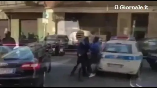 Alterco tra De Luca e l'immigrato