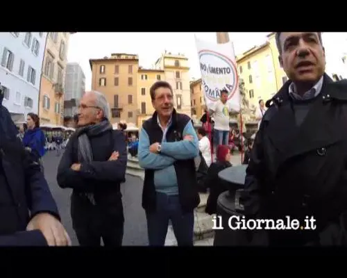 M5S, sit in contro Renzi tra noia, pioggia e defezioni