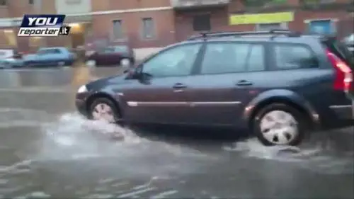 Roma, strade allagate