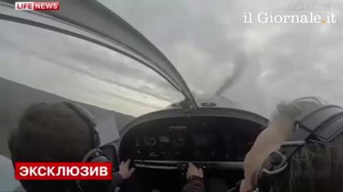 Lo schianto aereo ripreso dall'interno. Video choc