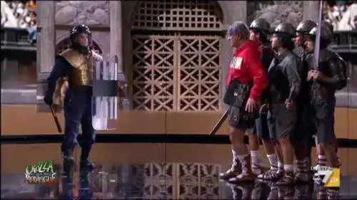 Crozza-Renzi e il "Saldatore" Landini