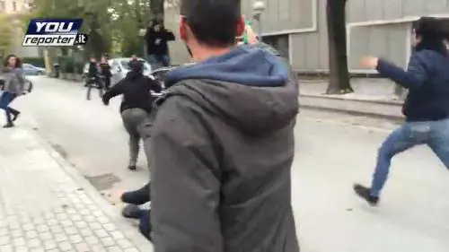 Aggressione all'auto di Matteo Salvini a Bologna