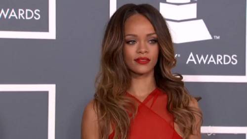 Rihanna organizza il primo ballo di beneficenza