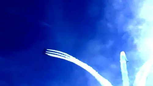 Quell'Ufo nei cieli della Toscana mentre volano le Frecce Tricolori
