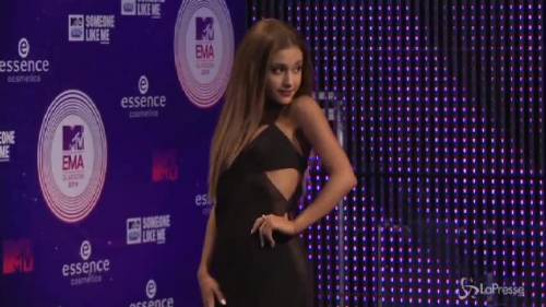 Ariana Grande: "La mia presunta gravidanza? Ci rido"