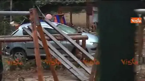 Chiavari, le auto scaraventate sul parco giochi