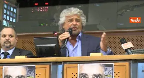 Grillo: "Juncker vuole fare dell'Ue un inferno"