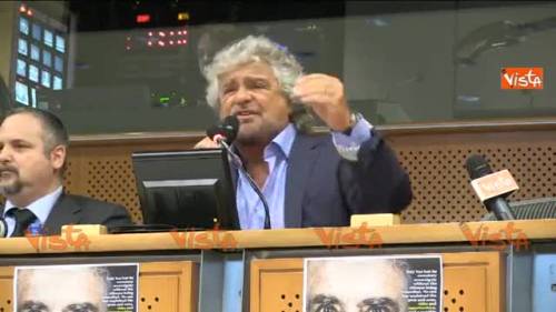 Grillo contro Juncker: "Vuole rendere l'Ue un inferno"