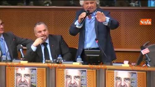 Grillo a Bruxelles: volano gli insulti