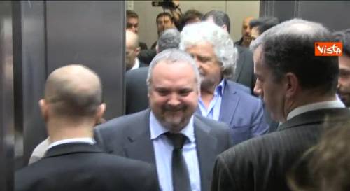 Grillo a un giornalista: "Cercatevi un lavoro"